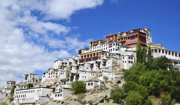 Unforgettable Ladakh Adventures and Trekking Tours 62 ティクセ僧院の朝のお祈り――心に響くラダックの体験